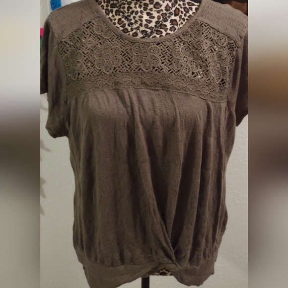 No Boundaries crochet floral top - Picture 1 of 4